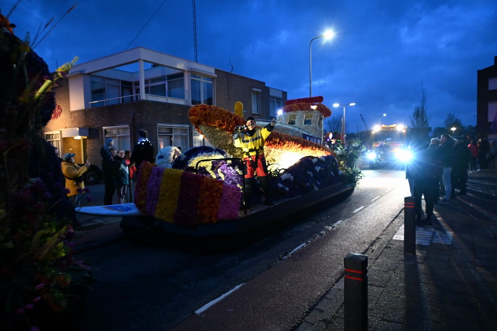 ../Images/Verlicht bloemencorso 2024 014.jpg